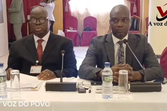 Governo promove formação para quadros de  administração pública  e setor privado sobre    planos de negócios