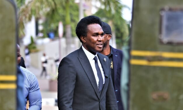 Moçambique/Mondlane festeja partido no aeroporto de Maputo com polícia a disparar