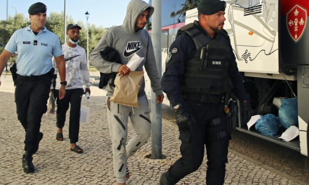 Portugal/ Migrantes que chegaram ao Algarve vão ser repatriados