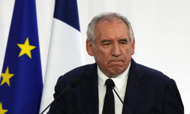 França/ “o cenário mais provável vai ser a dissolução do parlamento e novas eleições”