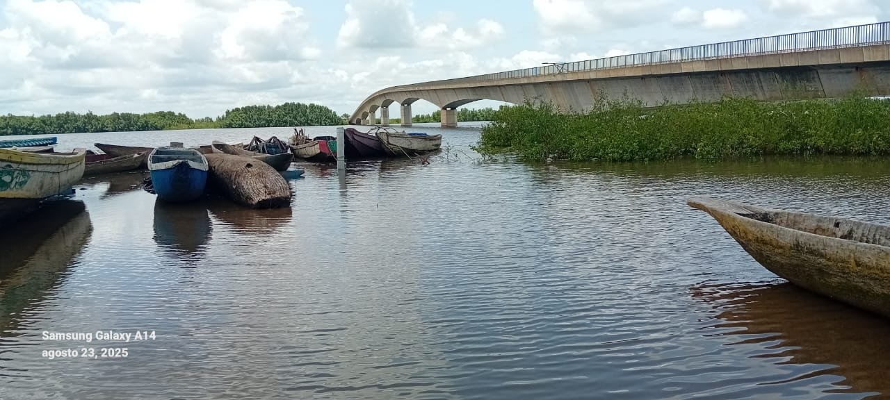 Regiões/Duas mortes em naufrágio de piroga na margem da ponte de  São Vicente