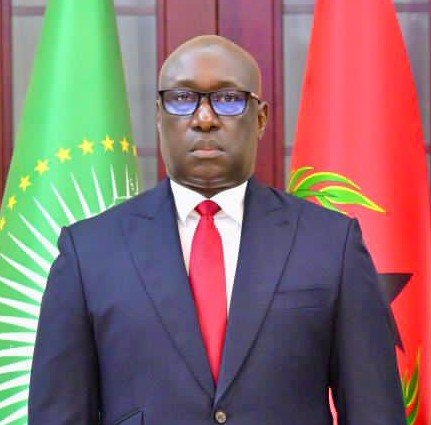 Presidente da República nomeia novo governo com 26 ministros e 11 secretários de Estados