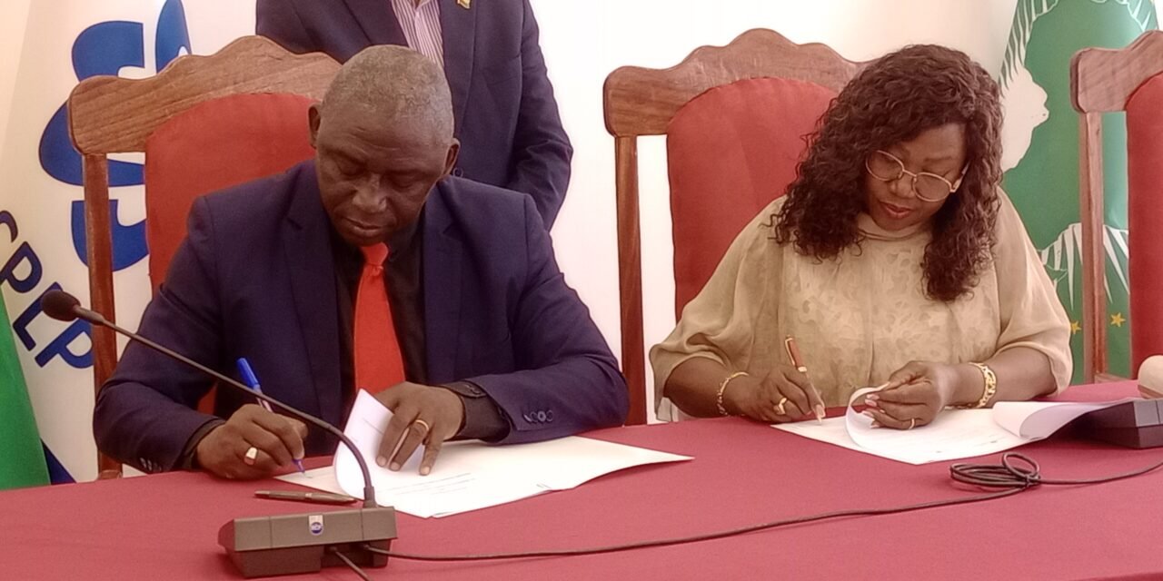 Ministérios da Justiça e Educação assinam acordo de parceria para emissão de registo de nascimento no ato de matrícula