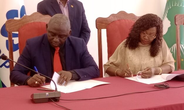 Ministérios da Justiça e Educação assinam acordo de parceria para emissão de registo de nascimento no ato de matrícula