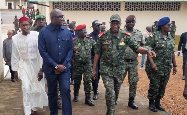 Primeiro-ministro parabeniza Chefe de Estado-maior General das Forças Armadas pelos trabalhos feitos nos quarteis