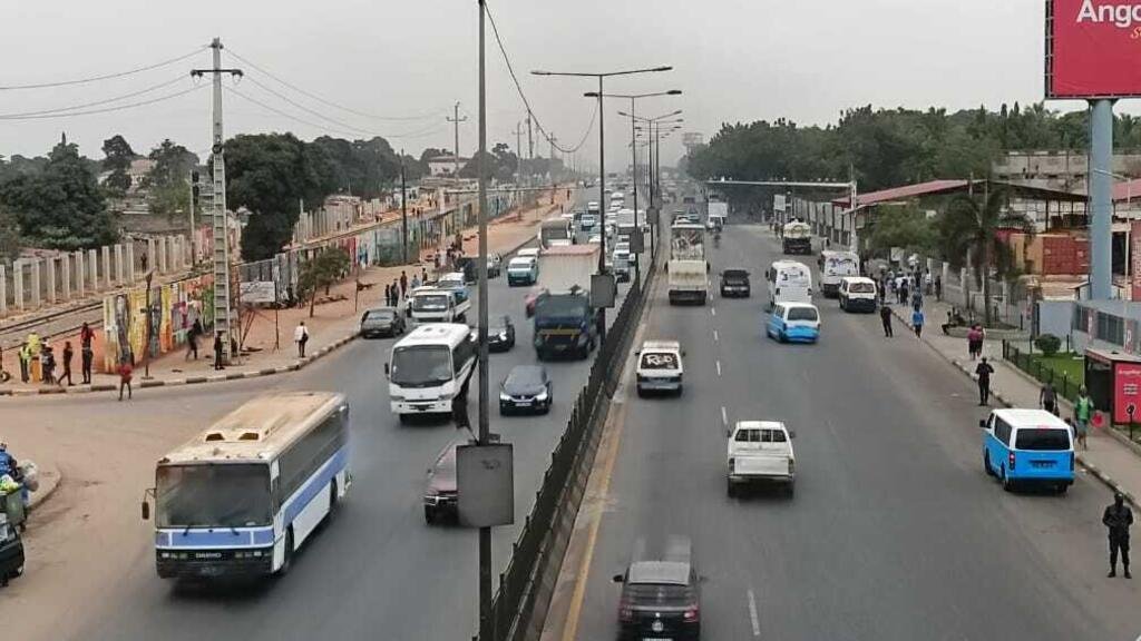 Angola/ Novo salário mínimo já em vigor com sindicatos a apelarem à fiscalização do decreto