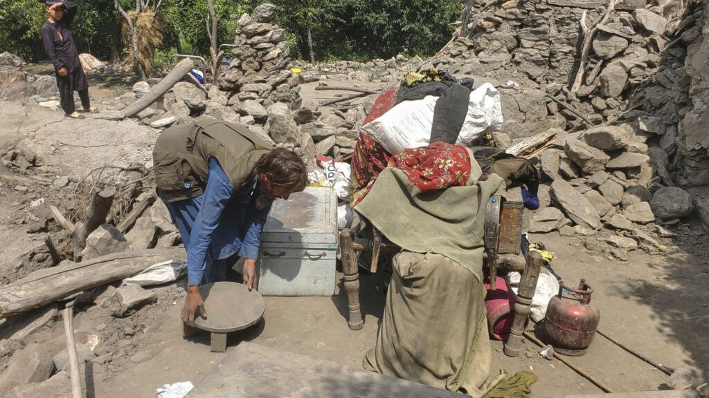 Terramoto no Afeganistão/balanço sobe para mais de 2.200 mortos