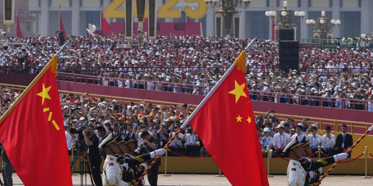 80 anos fim da II Guerra Mundial/China faz demonstração de poder na Praça de Tiananmen e diz ser potência “imparável”