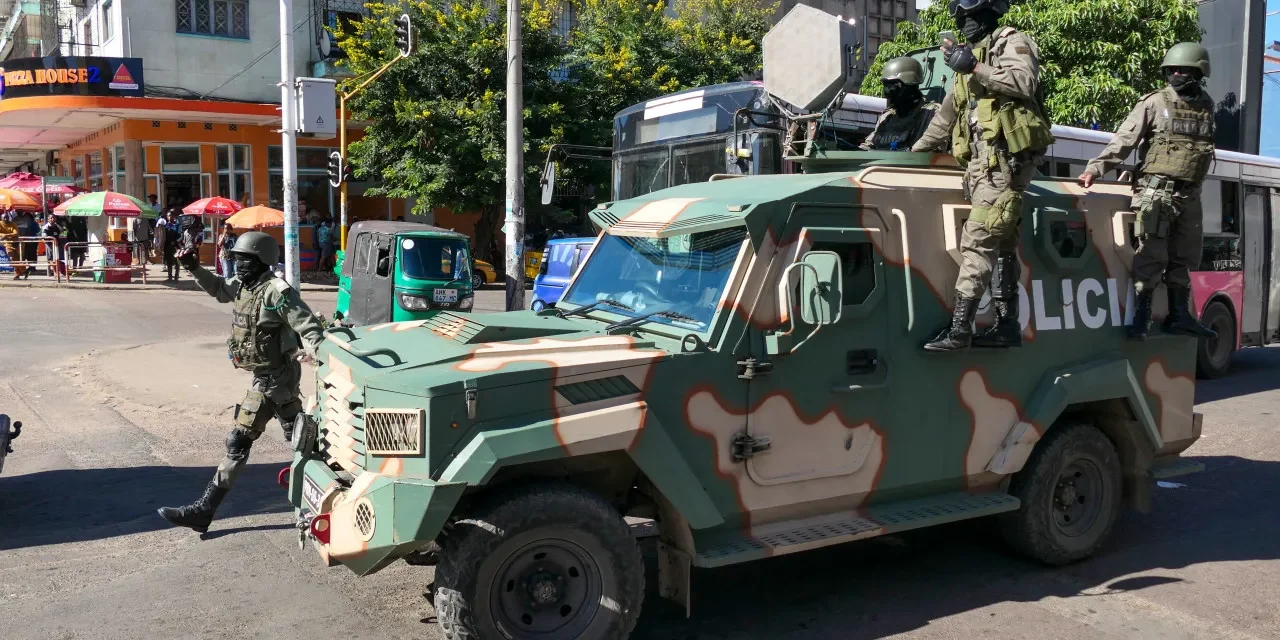 Moçambique/Governo lamenta homicídio de polícias e demarca-se do crime