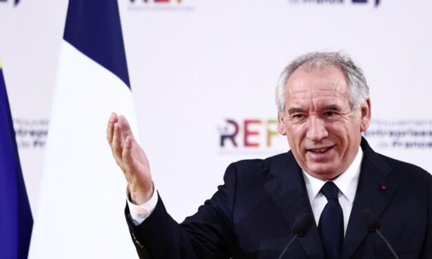 França/Bayrou enceta semana de consultas políticas antes de pedir uma moção de confiança