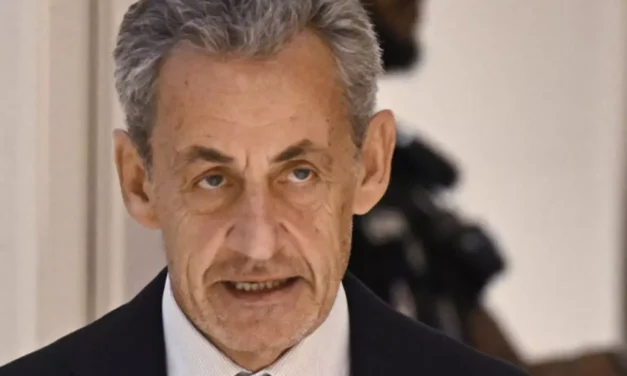 França/ Ex-PR Sarkozy condenado a cinco anos de prisão no caso do financiamento líbio