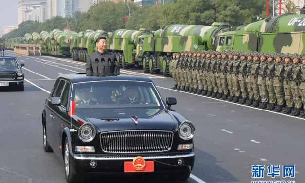 China/Presidente XI Jinping inspeciona tropas em Beijing durante comemoração de 80º  aniversário da vitória na Guerra de Resiliência