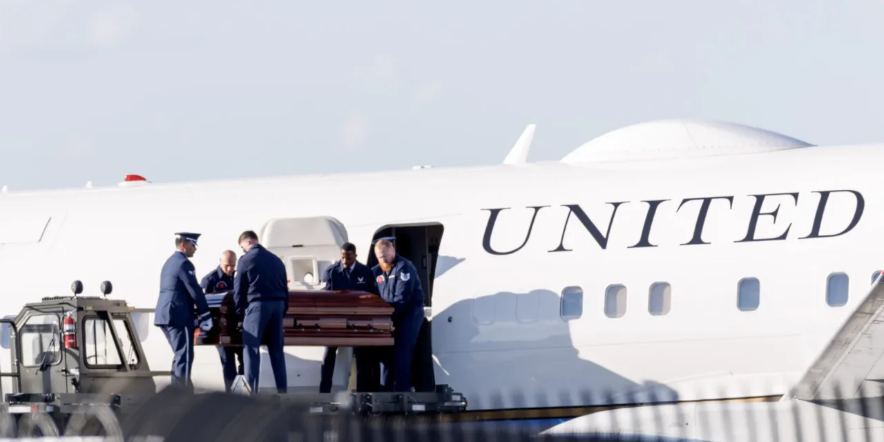 EUA/ Companhias aéreas suspendem trabalhadores que festejem morte de Kirk