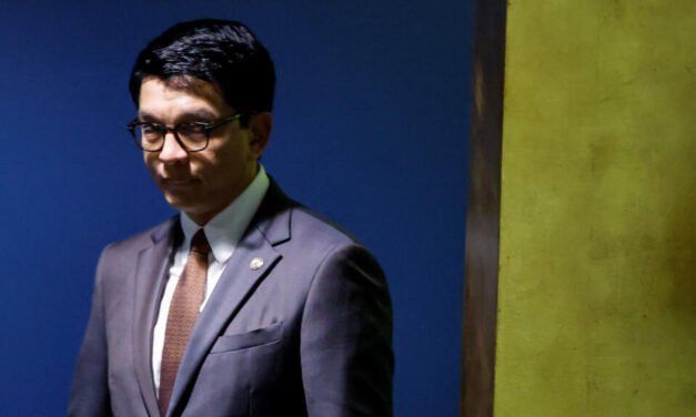 Madagáscar/ Governo caiu após a morte de 22 pessoas