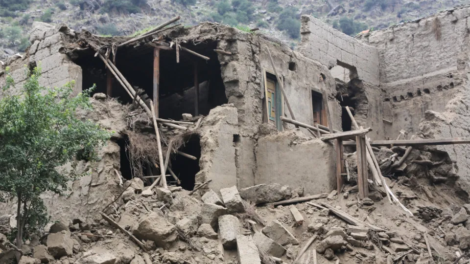 Afeganistão/Sobe para 1.124 número de mortos causados por sismo no Afeganistão