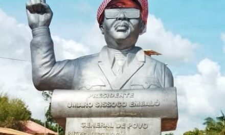 Regiões/Deputado do MADEM-G15 fixa estátua de Umaro Sissoco Embalo na cidade de Gabu