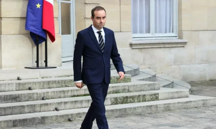 França/Primeiro-ministro  demitiu-se