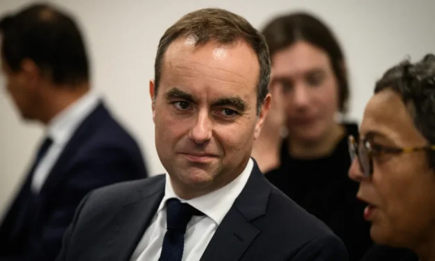 França/Lecornu tenta convencer partidos da oposição a não recorrerem à censura