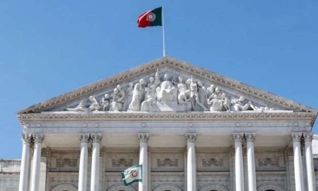 Portugal / Comissão parlamentar aprova sanção de perda de nacionalidade