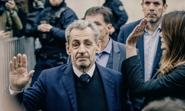 França/Três reclusos detidos por ameaçarem Sarkozy de morte na prisão