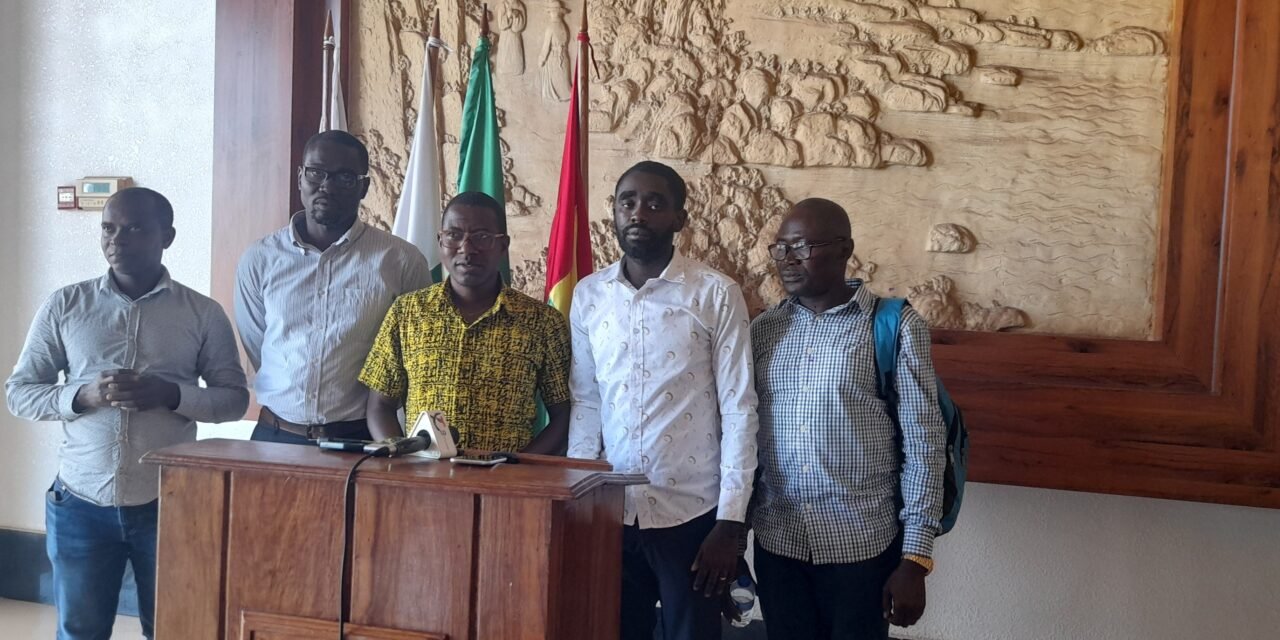 Saúde e Educação/Governo compromete pagar dívidas e Frente Social suspende a greve