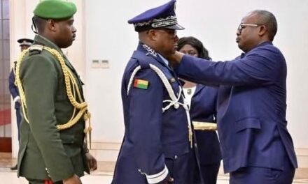 Segurança/ PR recomenda aos três  oficiais Generais promovidos no Ministério do Interior para trabalharem  para manutenção da segurança no país