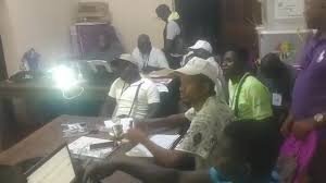 Eleições gerais/Populares de Bubaque em vigília e protestos em frente à CRE local para proteger os votos