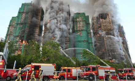 Hong Kong/ Incêndio faz mais de 100 mortos