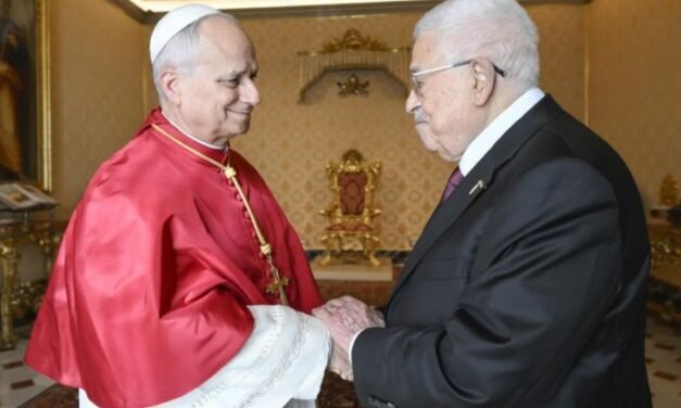 Vaticano/Papa reitera defesa da solução de dois Estados ao receber Abbas