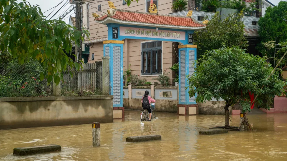 Vietnam/Número de mortos no Vietname sobe para 90 devido às chuvas torrenciais