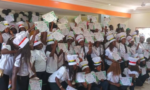 Regiões/Novos formados pela ONG JAFE de Cacheu(85) recebem seus diplomas