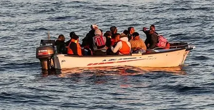 Mauritânia/Guarda costeira resgata cerca de 220 migrantes. Corpo encontrado em embarcação