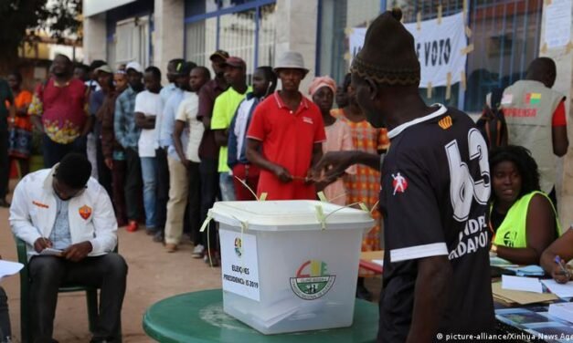Eleições gerais/ Mais de 966 mil eleitores guineenses escolhem hoje  novo Presidente e deputados do parlamento
