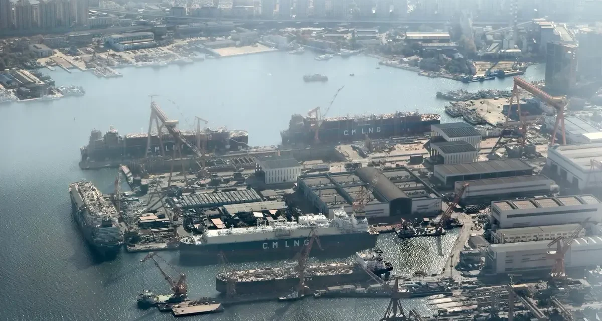 China/Governo constrói porta-aviões nuclear com ambição de rivalizar com os EUA