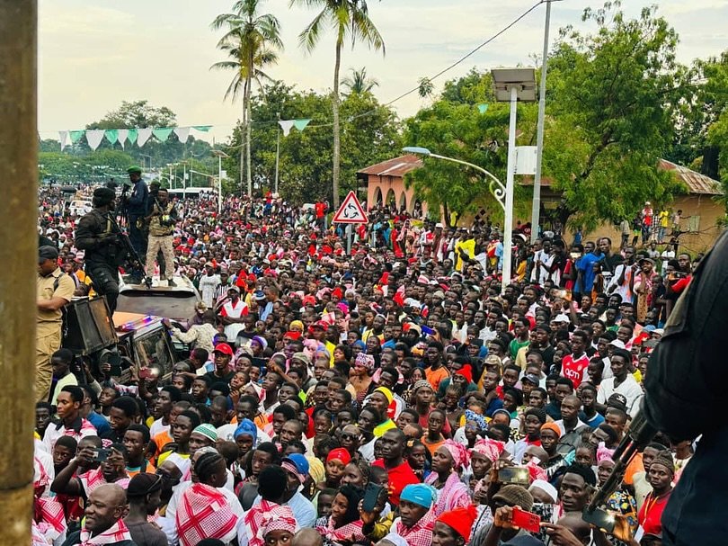 Regiões/ Candidatos a deputado do Nô Cumpo Guiné do Círculo Eleitoral n.º 7 apresentam projetos à comunidade de Olossato
