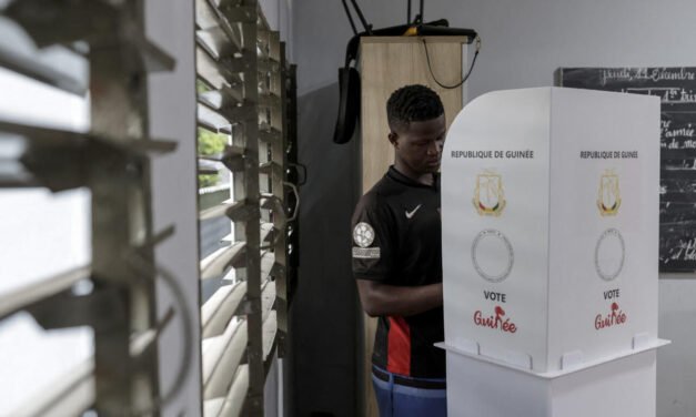 Guiné-Conacri/ Cerca de sete milhões de eleitores votam na Guiné-Conacri para eleger  Presidente entre nove candidatos