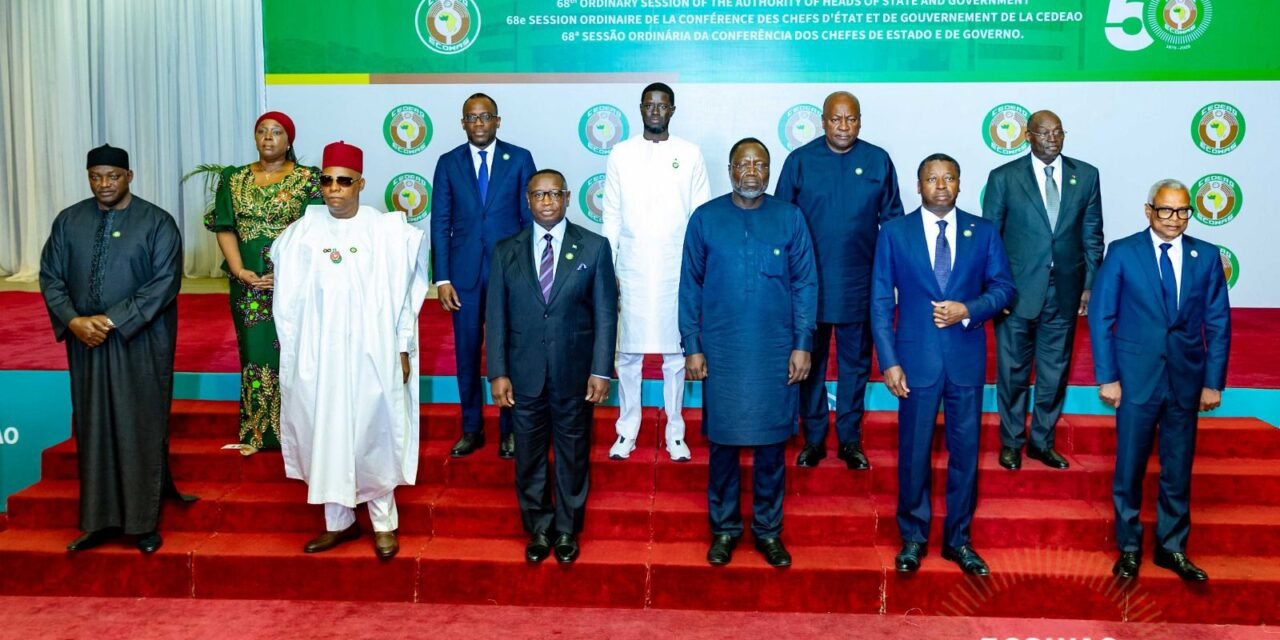 CEDEAO/Conferência de Chefes de Estado rejeita programa de transição em curso e apela “transição breve”