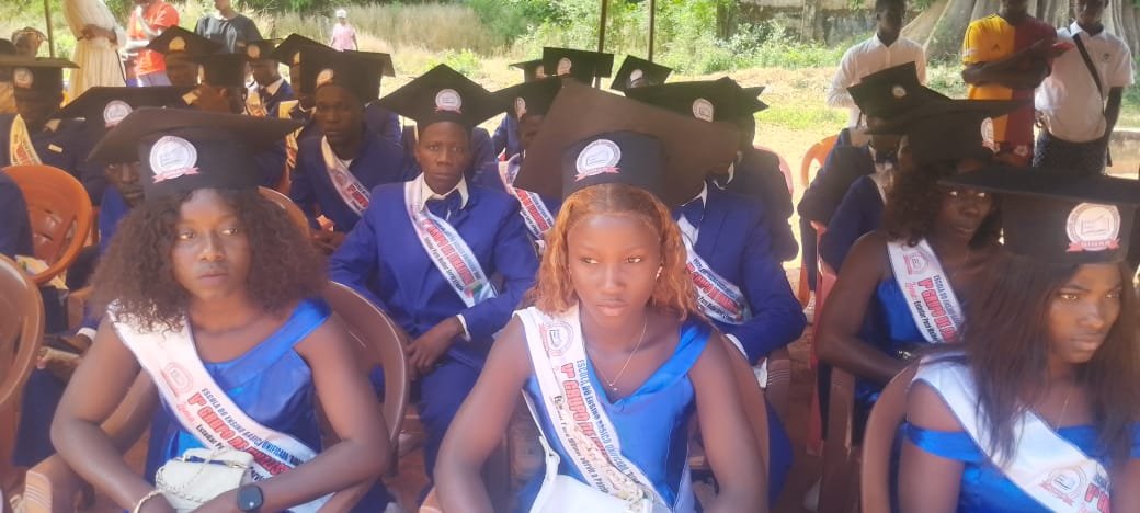 Regiões/Escola de ensino básico de Binar entrega diplomas a 31 finalistas do ano lectivo 2025/2026