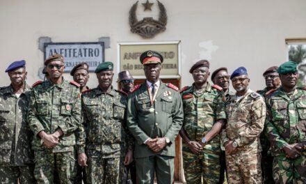 Golpe de Estado/Comando Militar ordena reabertura total das instituições públicas após golpe de Estado