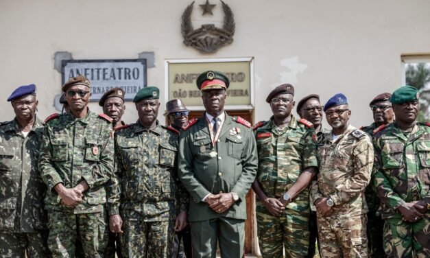 Golpe de Estado/Comando Militar ordena reabertura total das instituições públicas após golpe de Estado
