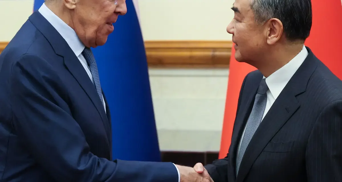 Rússia/Moscovo e Pequim condenam ressurgimento de “regimes criminosos”