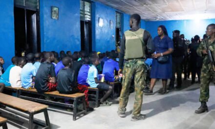 Nigéria/libertados 130 alunos anteriormente raptados da escola católica St. Mary