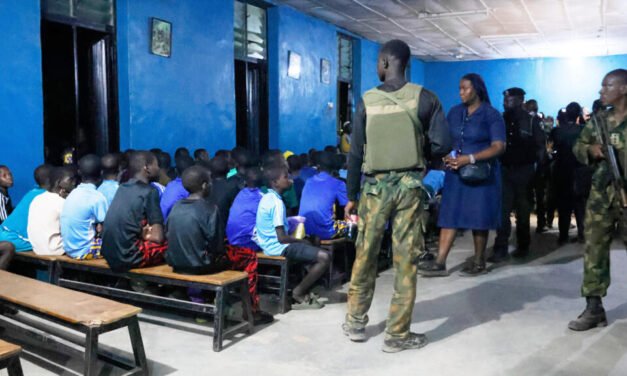 Nigéria/libertados 130 alunos anteriormente raptados da escola católica St. Mary