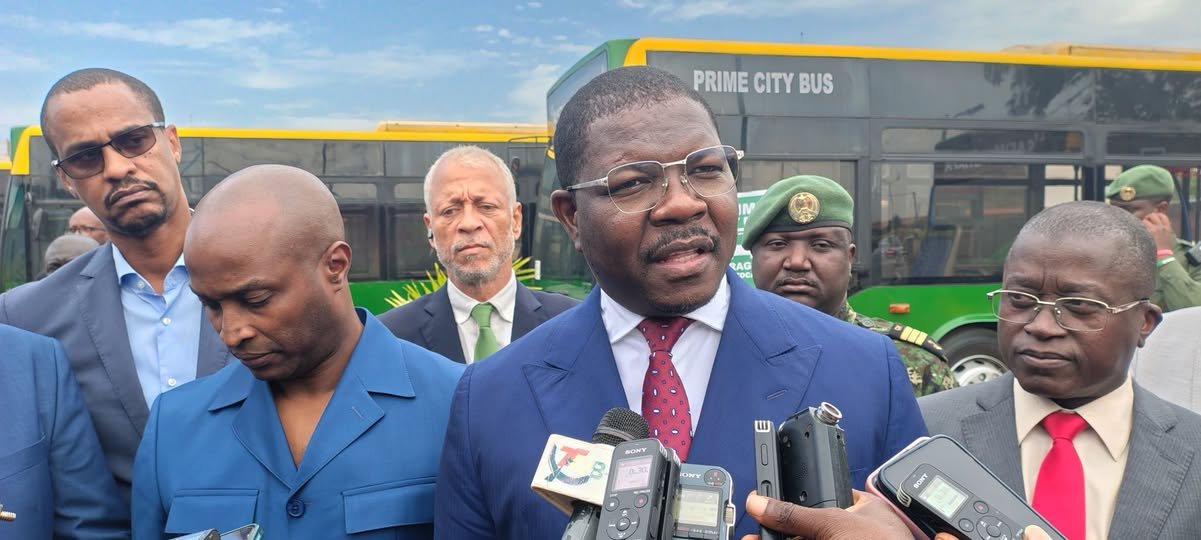 Governo de Transição fixa passagem em 250 francos CFA e anuncia início de carreiras de autocarros para  hoje