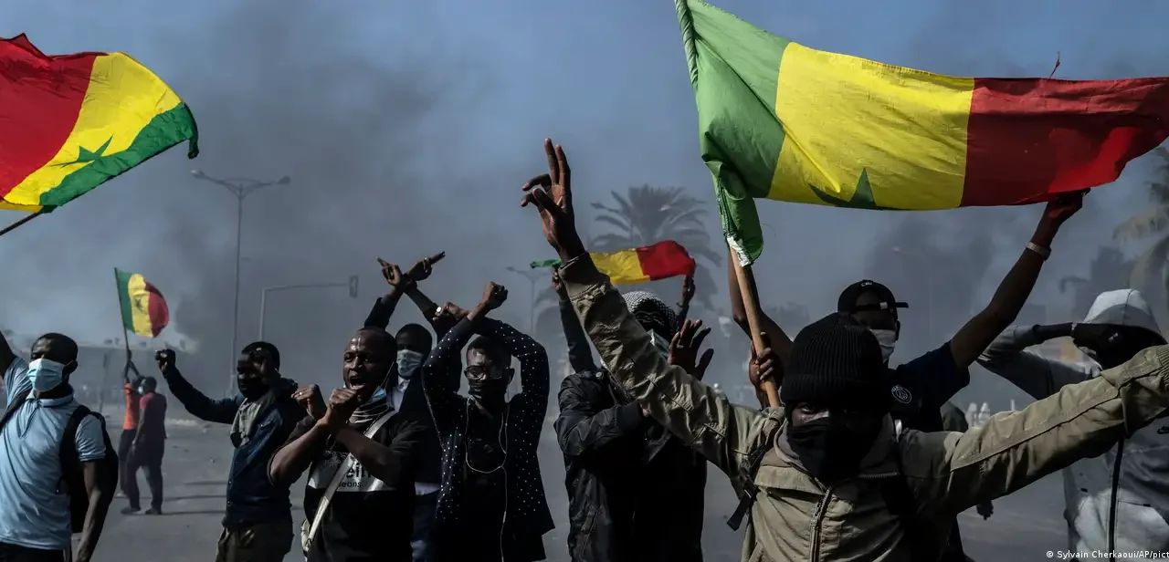 Senegal/Governo decide pagar bolsas de estudo universitários após confrontos violentos entre estudantes e forças de segurança