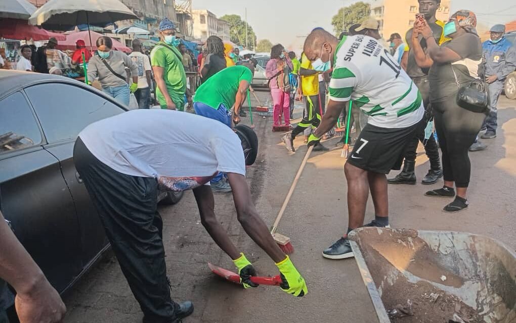Primeiro-Ministro de Transição defende solução interna para os problemas do país