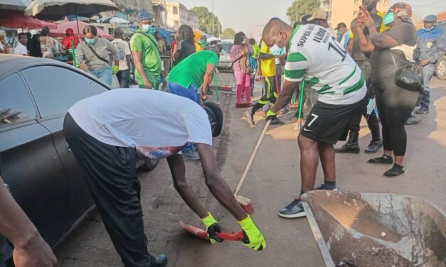Primeiro-Ministro de Transição defende solução interna para os problemas do país