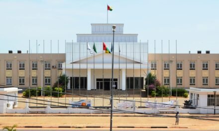 Administração Pública/Ministério concede dispensa aos funcionários públicos  no dia 24 e feriado nacional no dia 25 dezembro em virtude das festividades natalícias