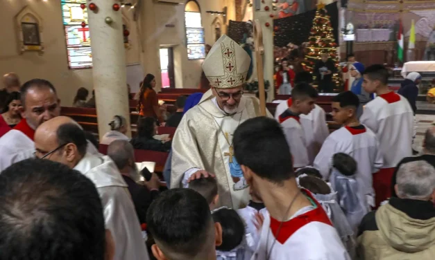 Conflito Medio Oriente/Representante do Papa celebra missa de Natal em Gaza