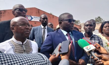 Comunicação social/ Ministro Abduramane Turé promete diligências para resolução de  problemas de avarias de impressoras da   INACEP